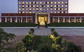 Pride Elite, Otel